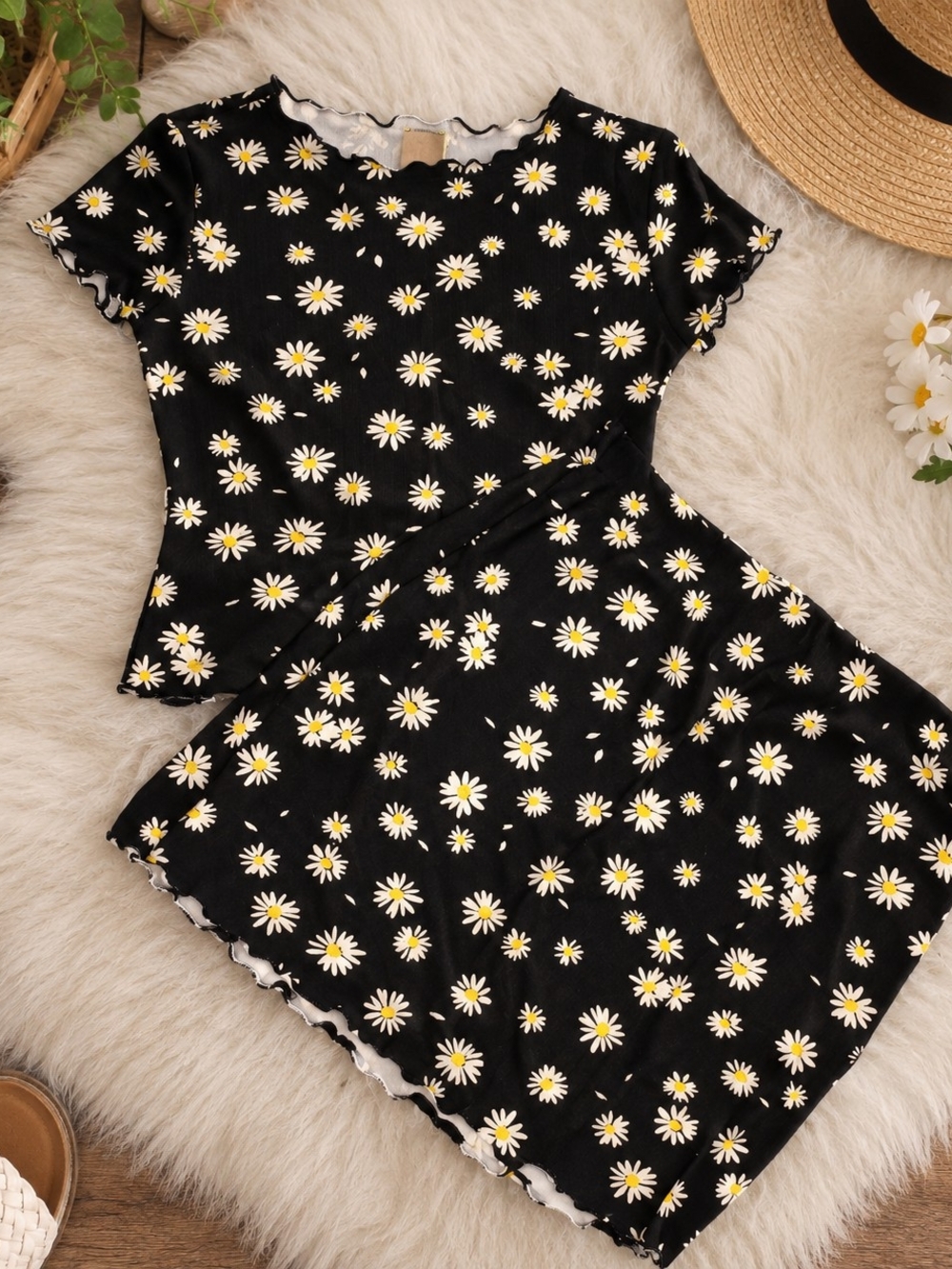 Women’s Black Daisy Print Shorts Set